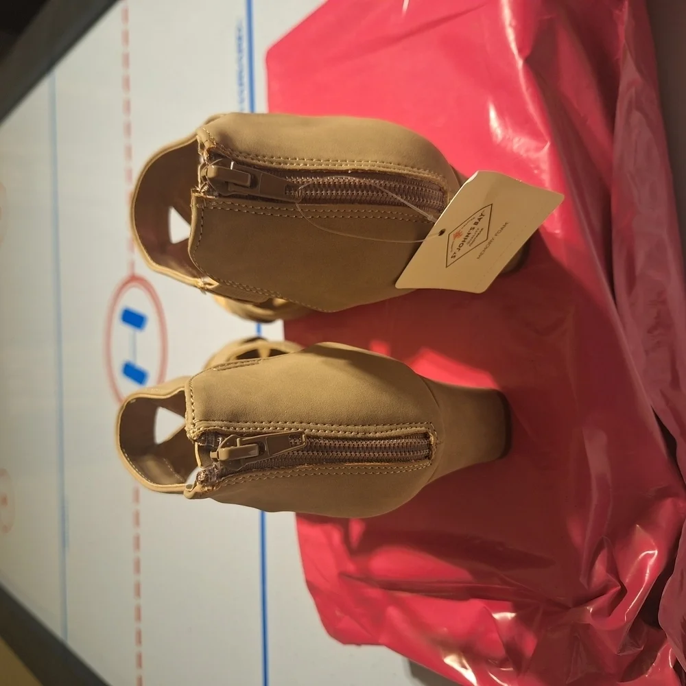 New St John's Bay Wedges Sandals. Size 10 M.